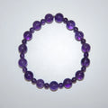 Amethyst-Perlenarmband von LEÑA Kunsthandwerk, 8 mm und 4 mm Perlen, elastischer Faden, Größen 13–20 cm