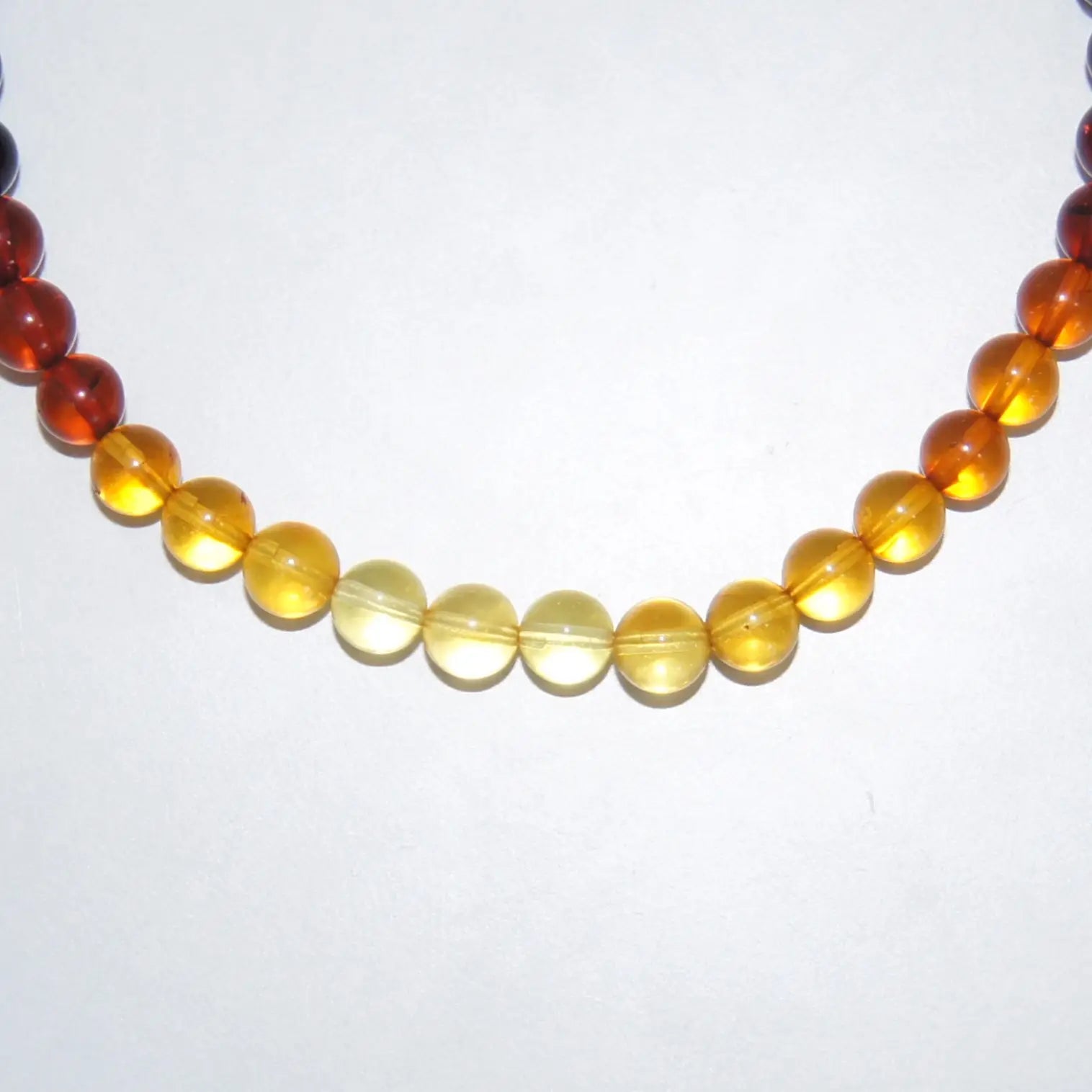 Carneol-Perlen Armband von LEÑA Kunsthandwerk, 4mm Perlen, Elastik-Faden, Größen 13–20 cm, Made in Austria