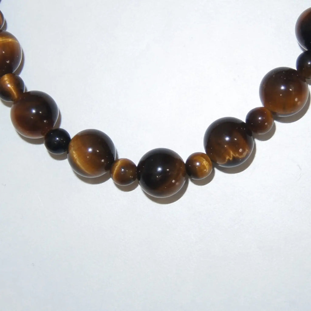Armband von LEÑA Kunsthandwerk aus Tigerauge-Perlen (8 mm & 4 mm) auf Elastik-Faden, Größen 13–20 cm