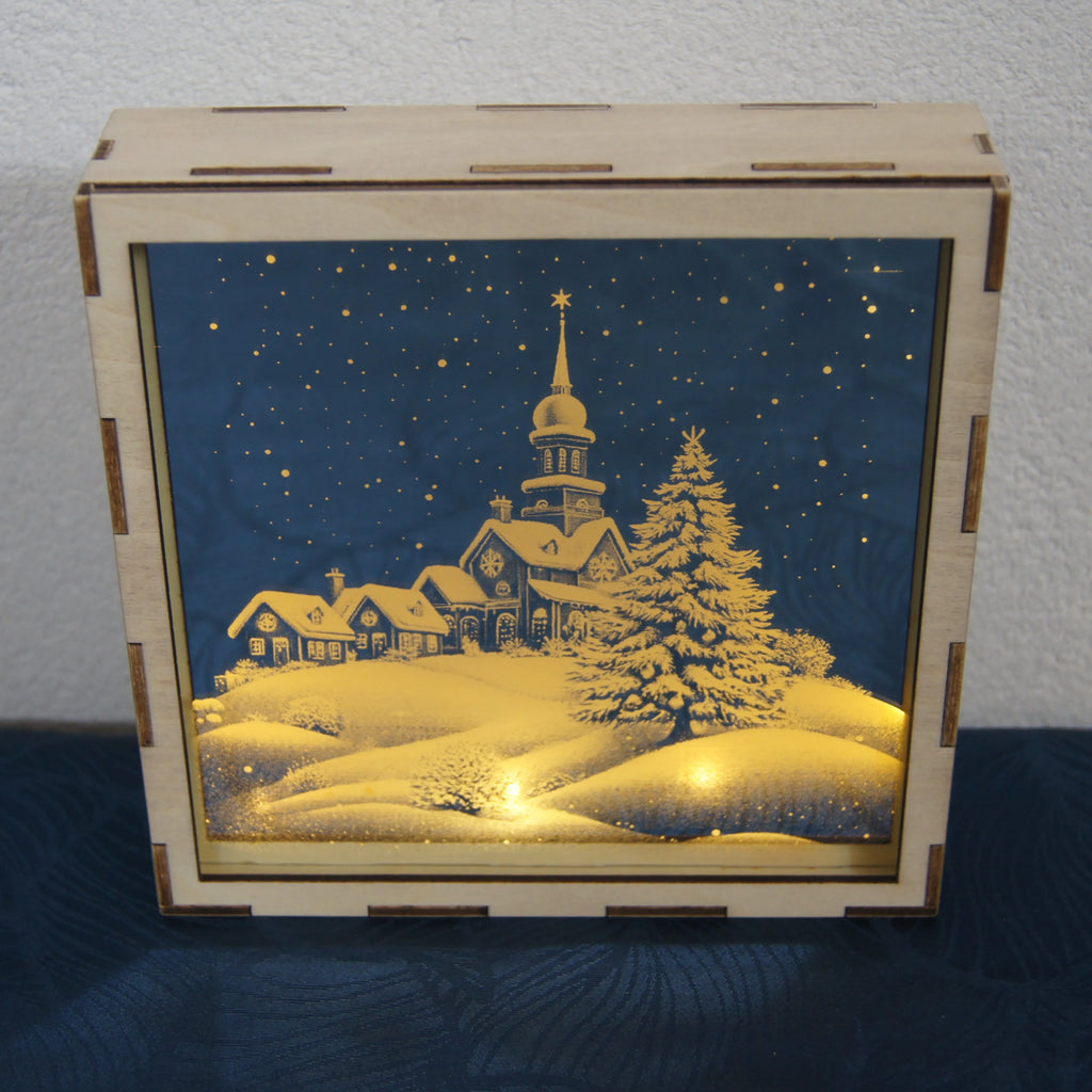 Verspiegelte Motivbox von LEÑA Kunsthandwerk mit LED-Beleuchtung, Winterlandschaft mit Häusern und Baum