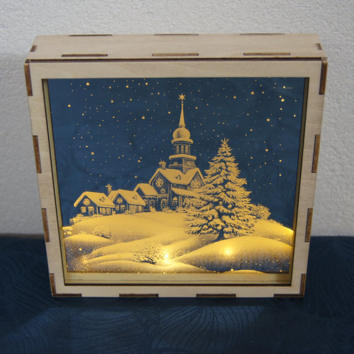 Verspiegelte Motivbox von LEÑA Kunsthandwerk mit LED-Beleuchtung, Winterlandschaft mit Häusern und Baum