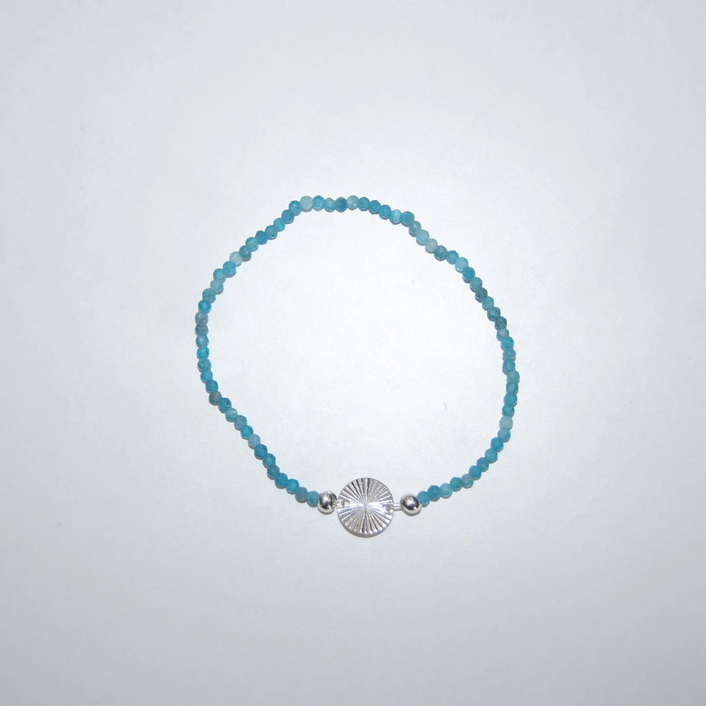 LEÑA Kunsthandwerk Apatit-Perlenarmband mit Silber (925) Strahlen-Charm, 13–20 cm, Made in Austria