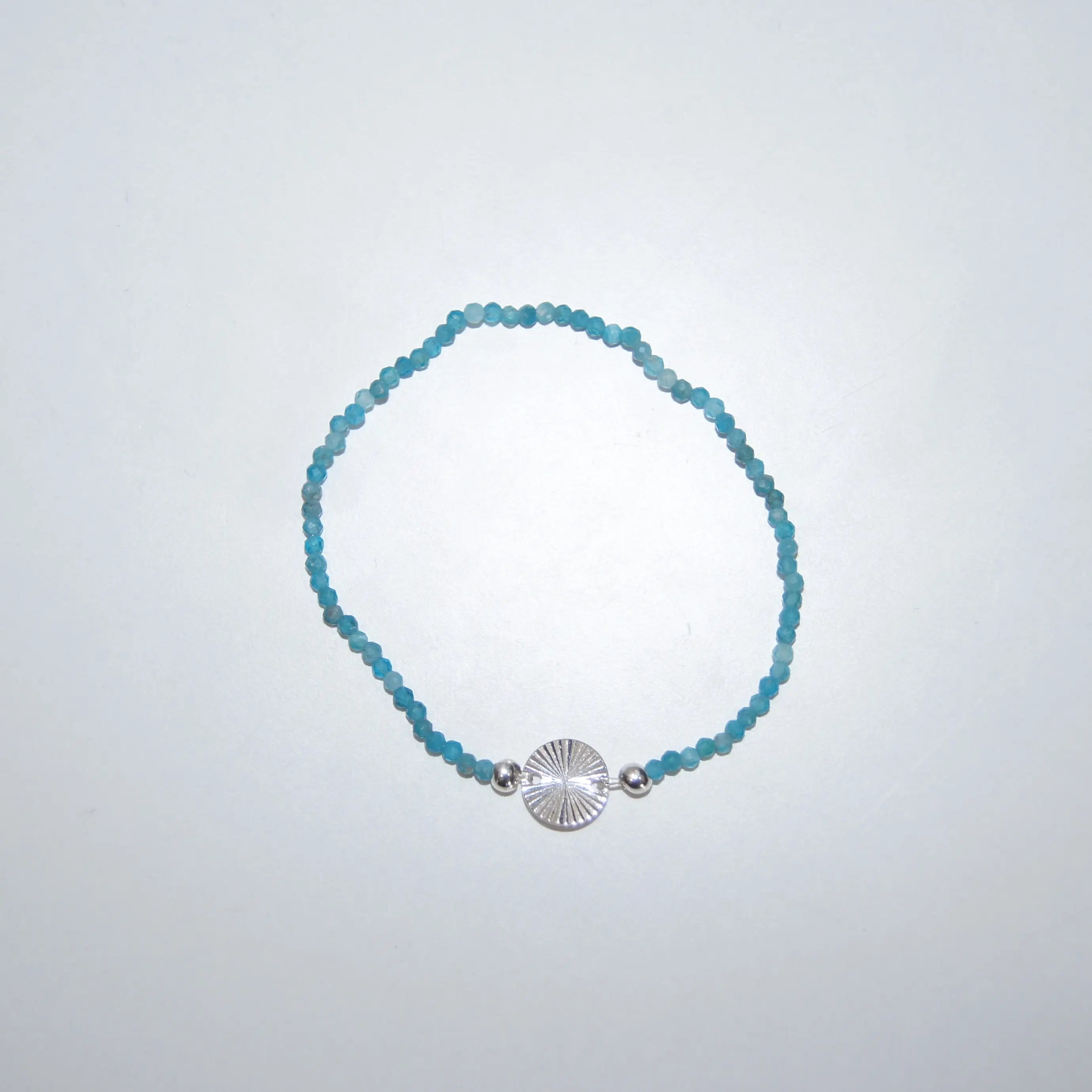 LEÑA Kunsthandwerk Apatit-Perlenarmband mit Silber (925) Strahlen-Charm, 13–20 cm, Made in Austria