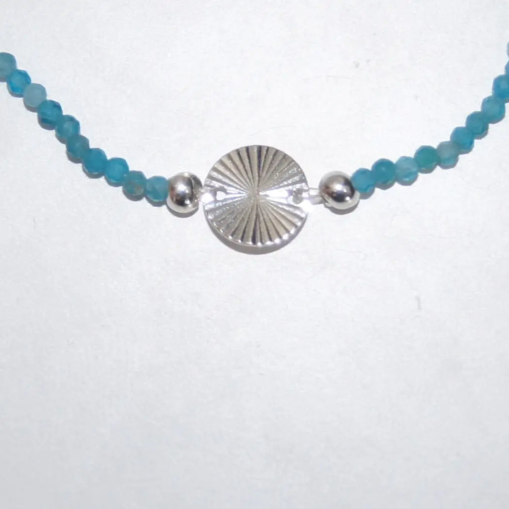 Apatit-Perlenarmband von LEÑA Kunsthandwerk mit 925er Silber Strahlen-Charm, Made in Austria