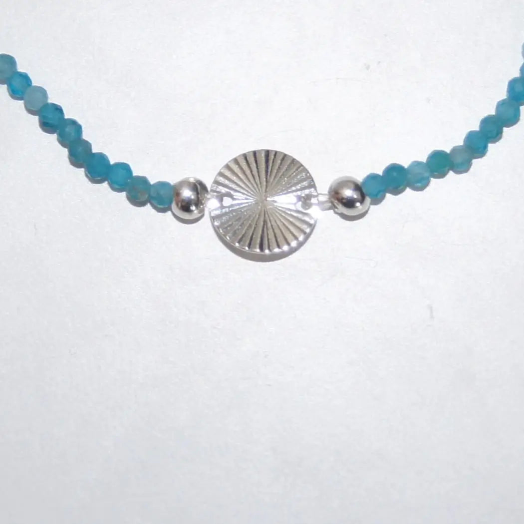 Apatit-Perlenarmband von LEÑA Kunsthandwerk mit 925er Silber Strahlen-Charm, Made in Austria