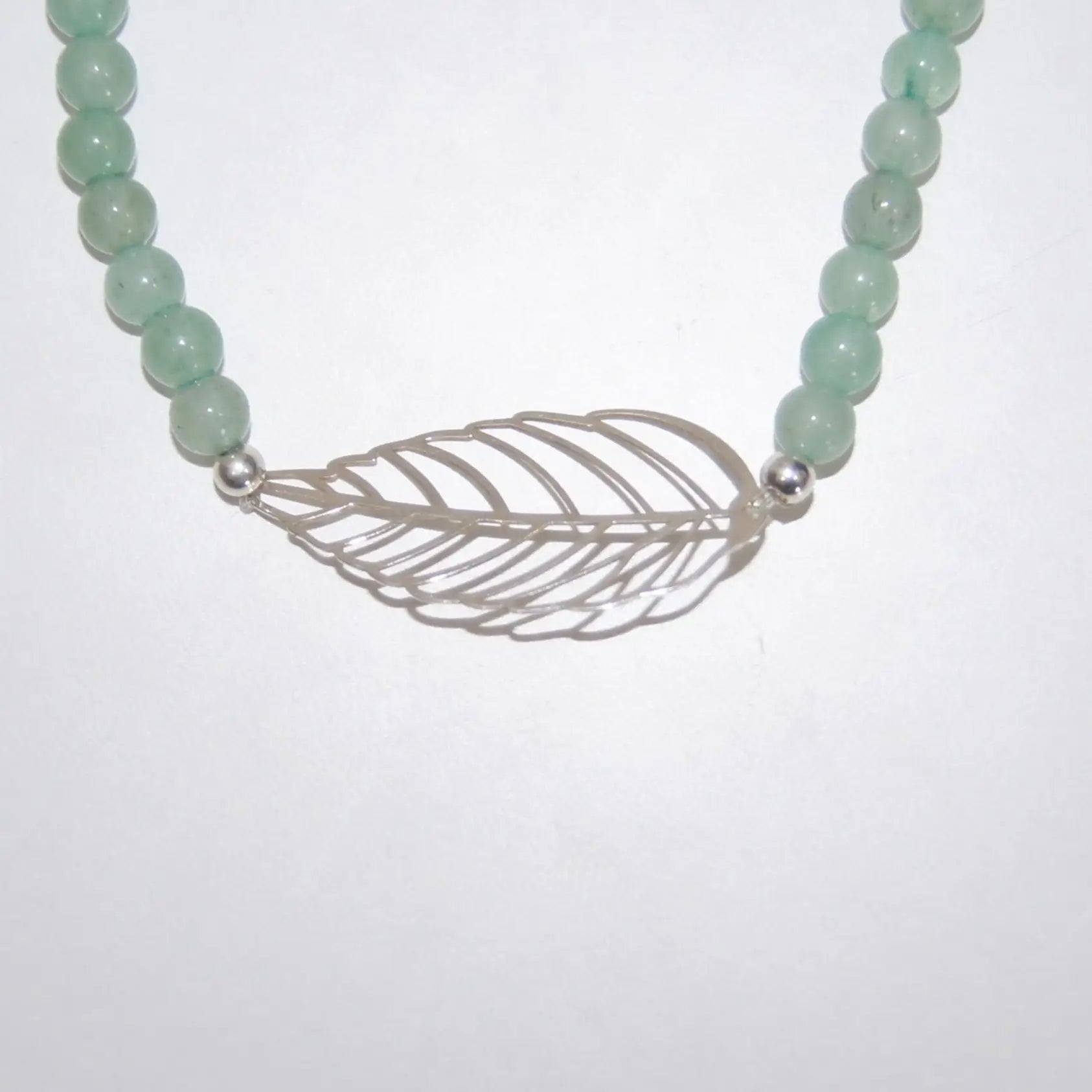 Aventurin-Perlenarmband mit 925er Silberblatt-Charm von LEÑA Kunsthandwerk, 13-20 cm, aus Österreich
