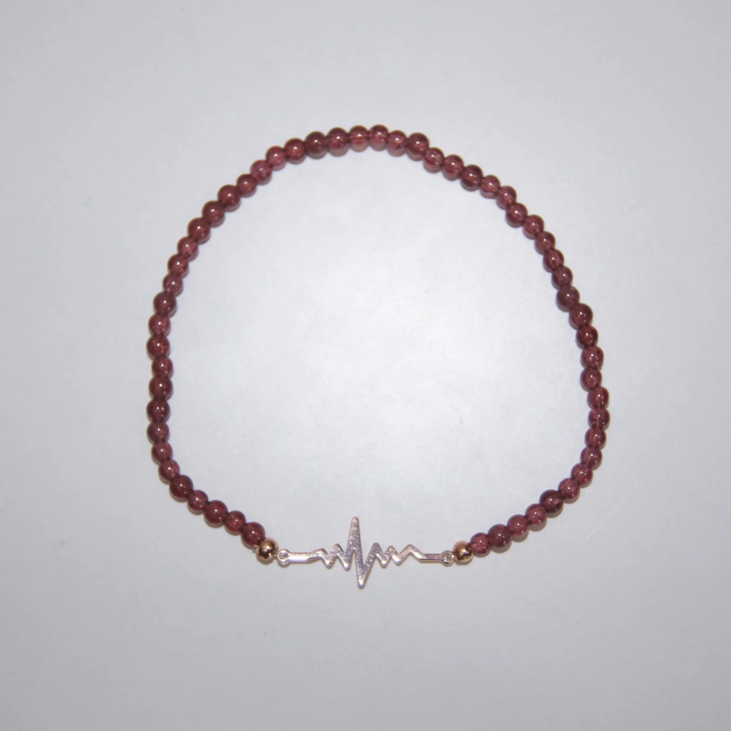 Armband von LEÑA Kunsthandwerk mit Carneol-Perlen und rose vergoldetem Herzschlag-Charm aus Silber
