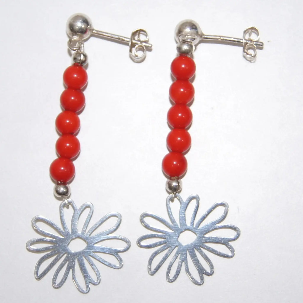 LEÑA Kunsthandwerk Koralle-Perlen (4mm) und Silber (925) Blumen-Charm Ohrstecker, Made in Austria