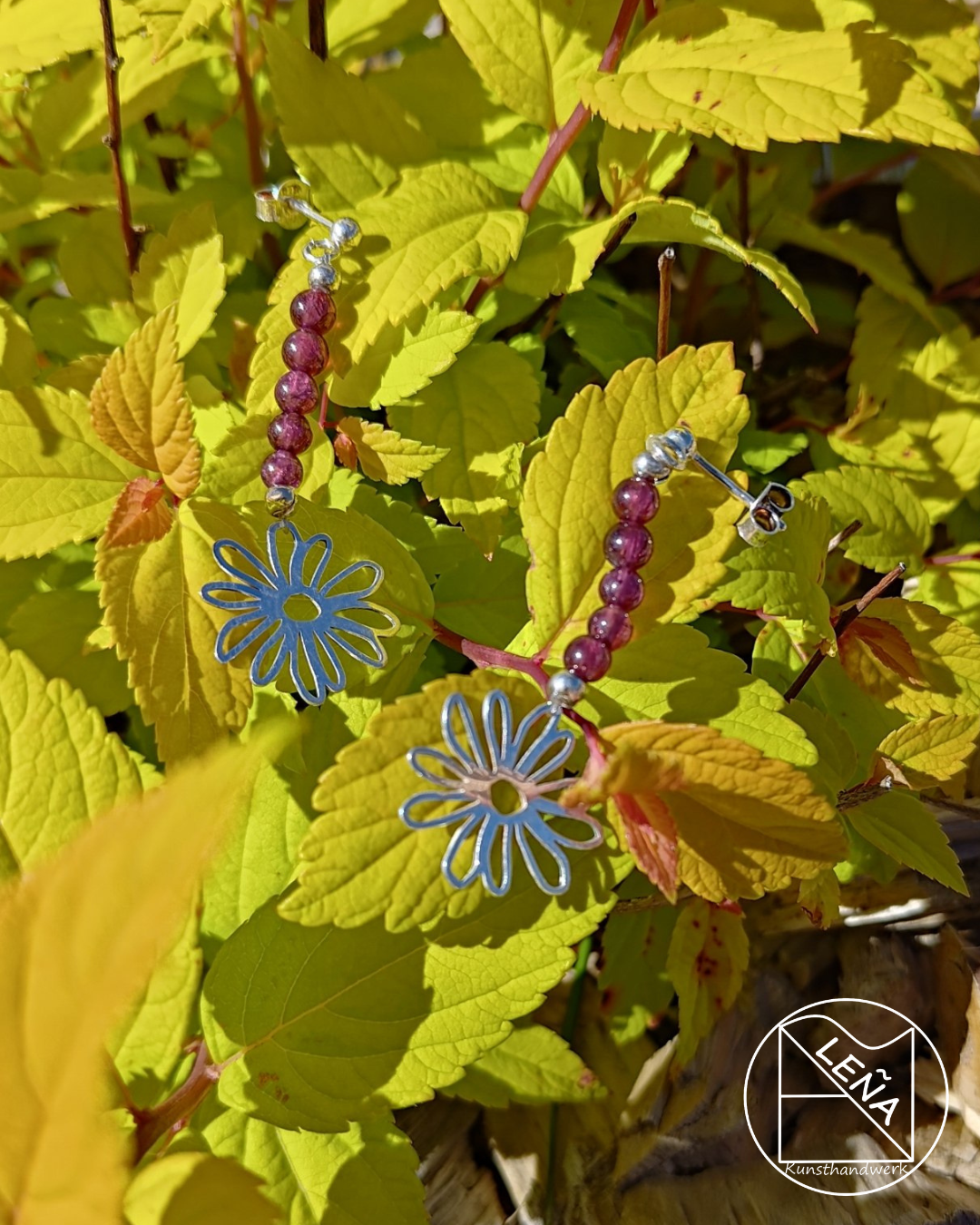 blumige Granat Ohrringe